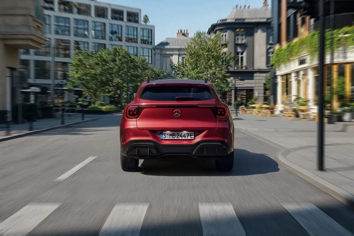 Elettronauti - Mercedes-Benz GLA 200 - Grigio - Esterno - Vista anteriore a tre quarti