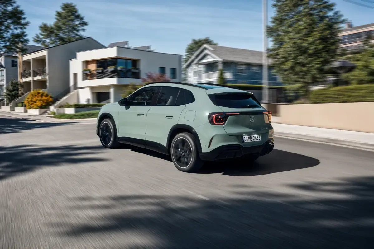 Elettronauti - Mercedes-Benz GLA 200 - Grigio - Esterno - Vista anteriore a tre quarti