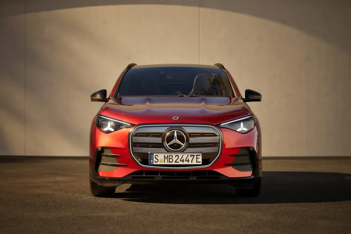 Elettronauti - Mercedes-Benz GLA 200 - Grigio - Esterno - Vista anteriore a tre quarti