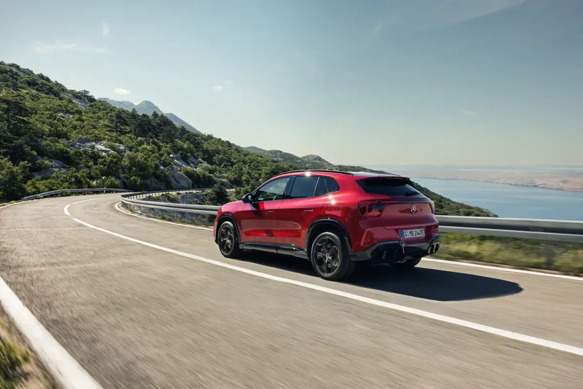 Elettronauti - Mercedes-Benz GLA 200 - Grigio - Esterno - Vista anteriore a tre quarti