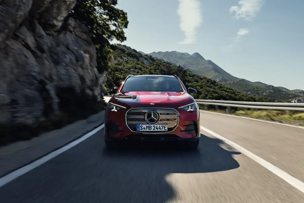 Elettronauti - Mercedes-Benz GLA 200 - Grigio - Esterno - Vista anteriore a tre quarti