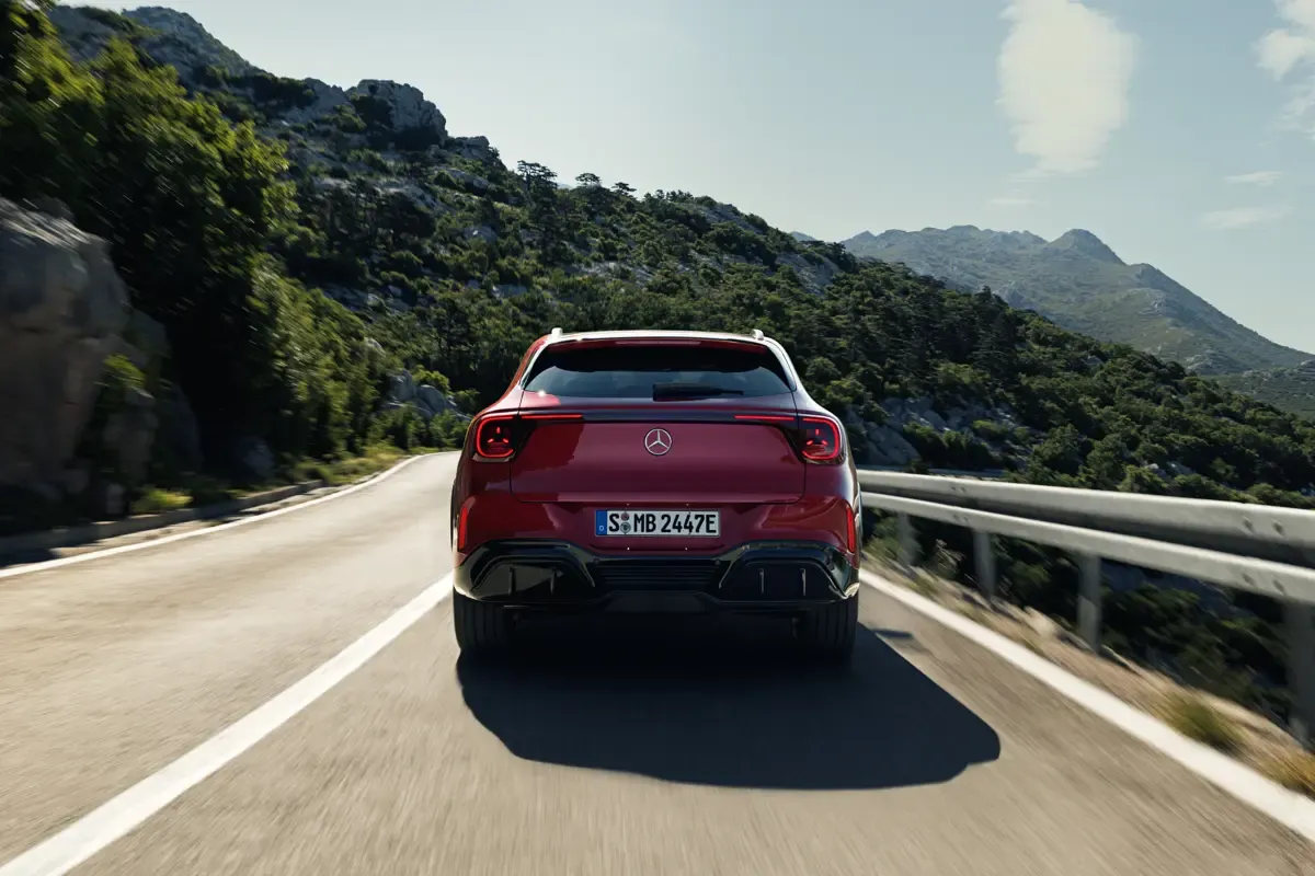 Elettronauti - Mercedes-Benz GLA 200 - Grigio - Esterno - Vista anteriore a tre quarti