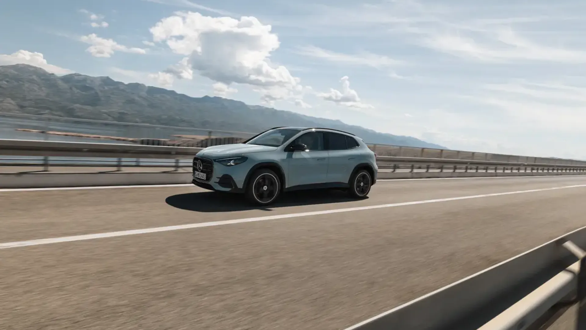 Elettronauti - Mercedes-Benz GLA 200 - Grigio - Esterno - Vista anteriore a tre quarti