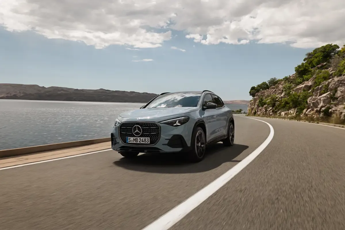 Elettronauti - Mercedes-Benz GLA 200 - Grigio - Esterno - Vista anteriore a tre quarti