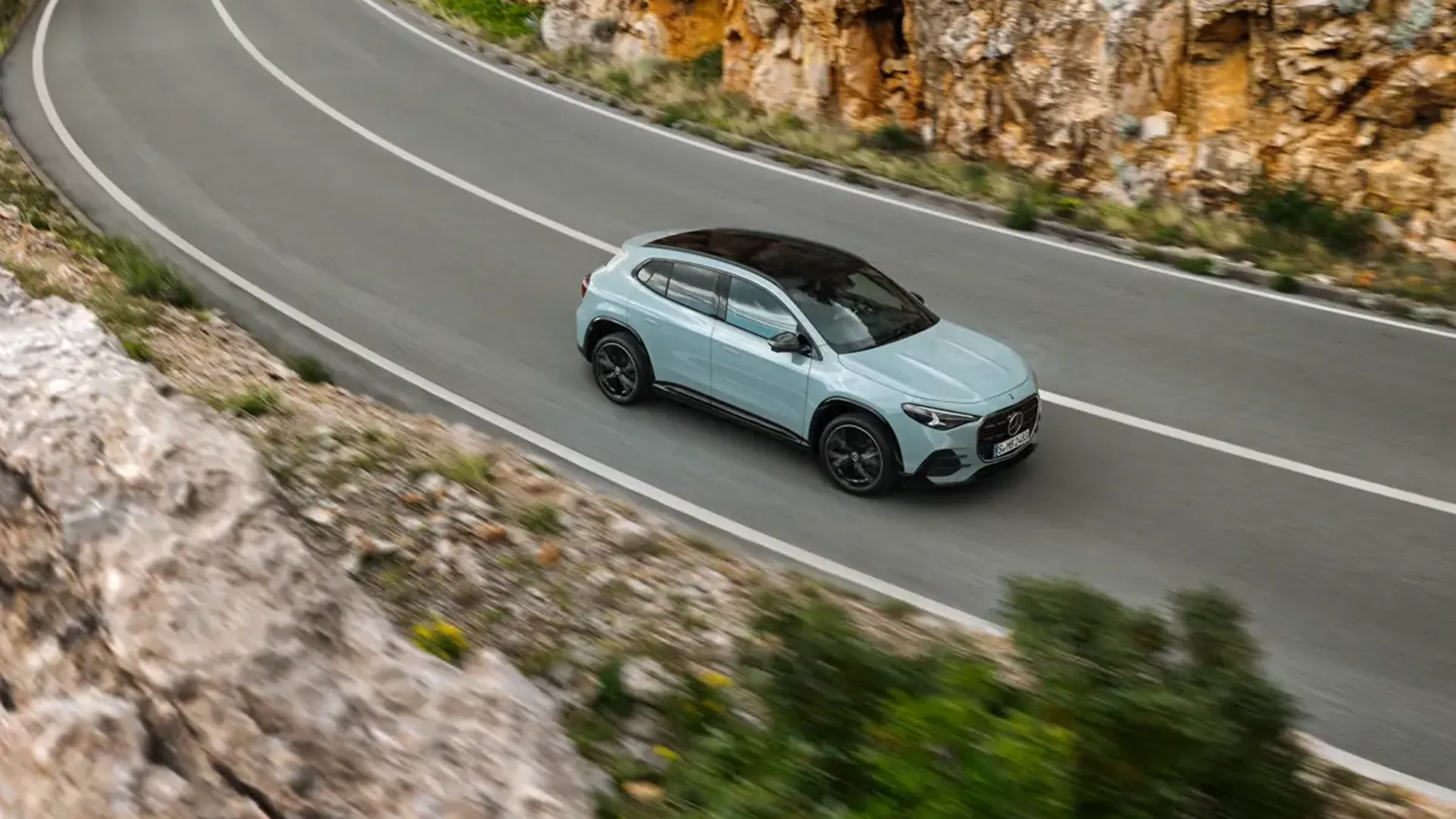 Elettronauti - Mercedes-Benz GLA 200 - Grigio - Esterno - Vista anteriore a tre quarti