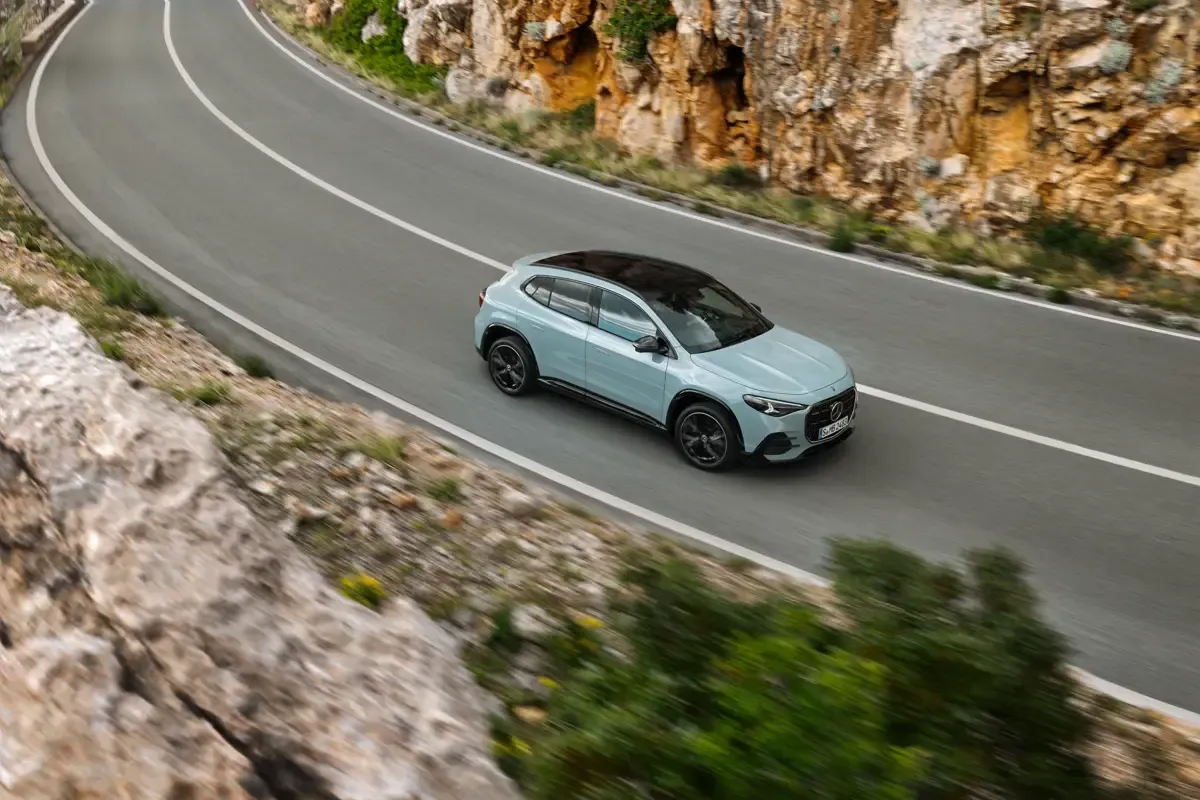Elettronauti - Mercedes-Benz GLA 200 - Grigio - Esterno - Vista anteriore a tre quarti