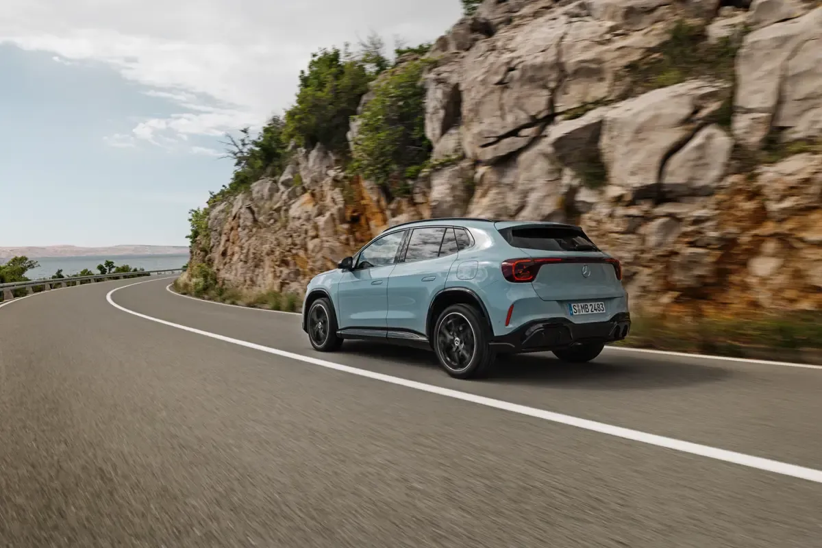Elettronauti - Mercedes-Benz GLA 200 - Grigio - Esterno - Vista anteriore a tre quarti