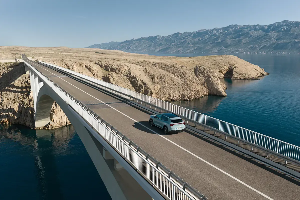 Elettronauti - Mercedes-Benz GLA 200 - Grigio - Esterno - Vista anteriore a tre quarti