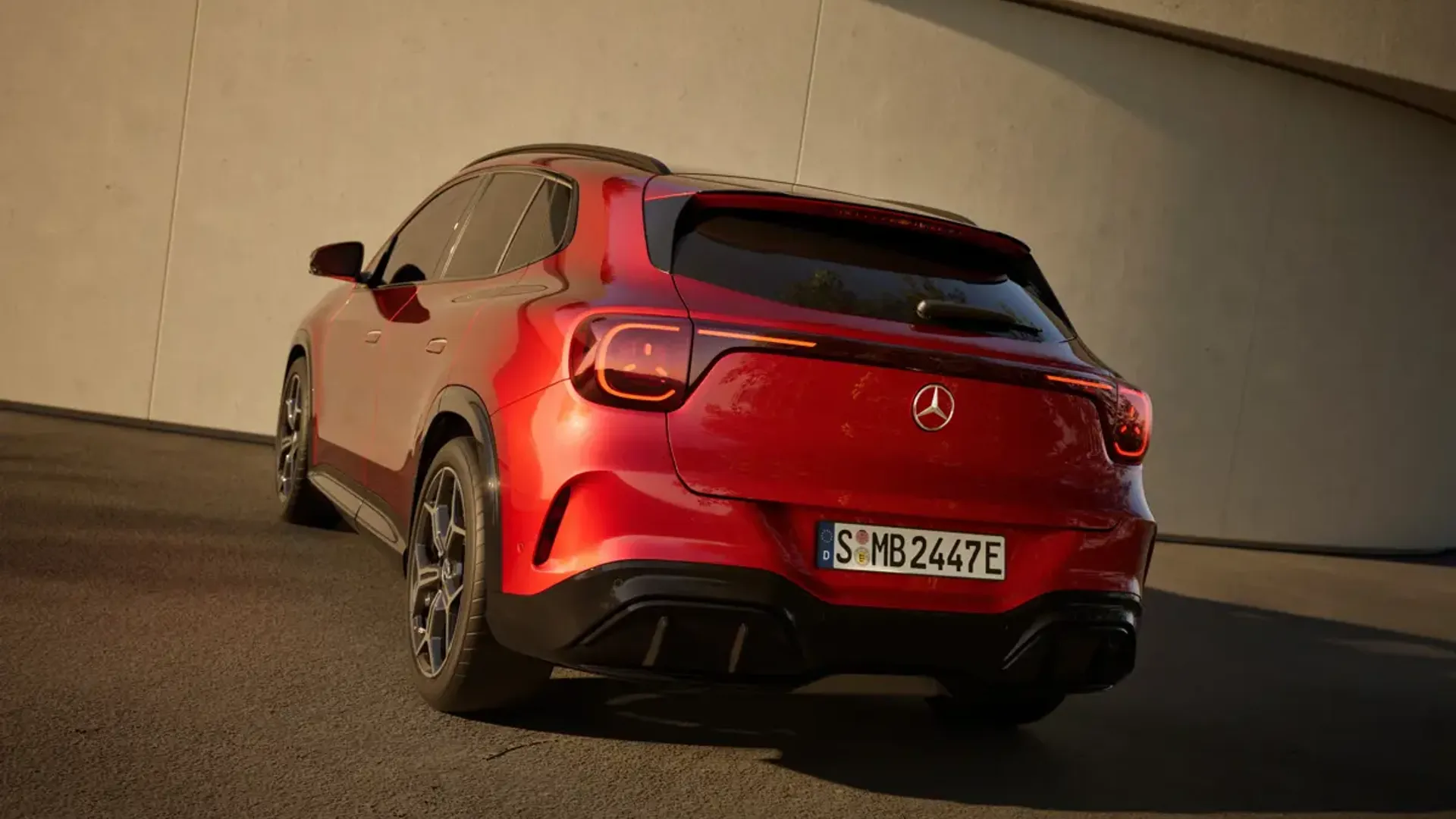 Elettronauti - Mercedes-Benz GLA 200 - Argento - Esterno - Vista anteriore a tre quarti