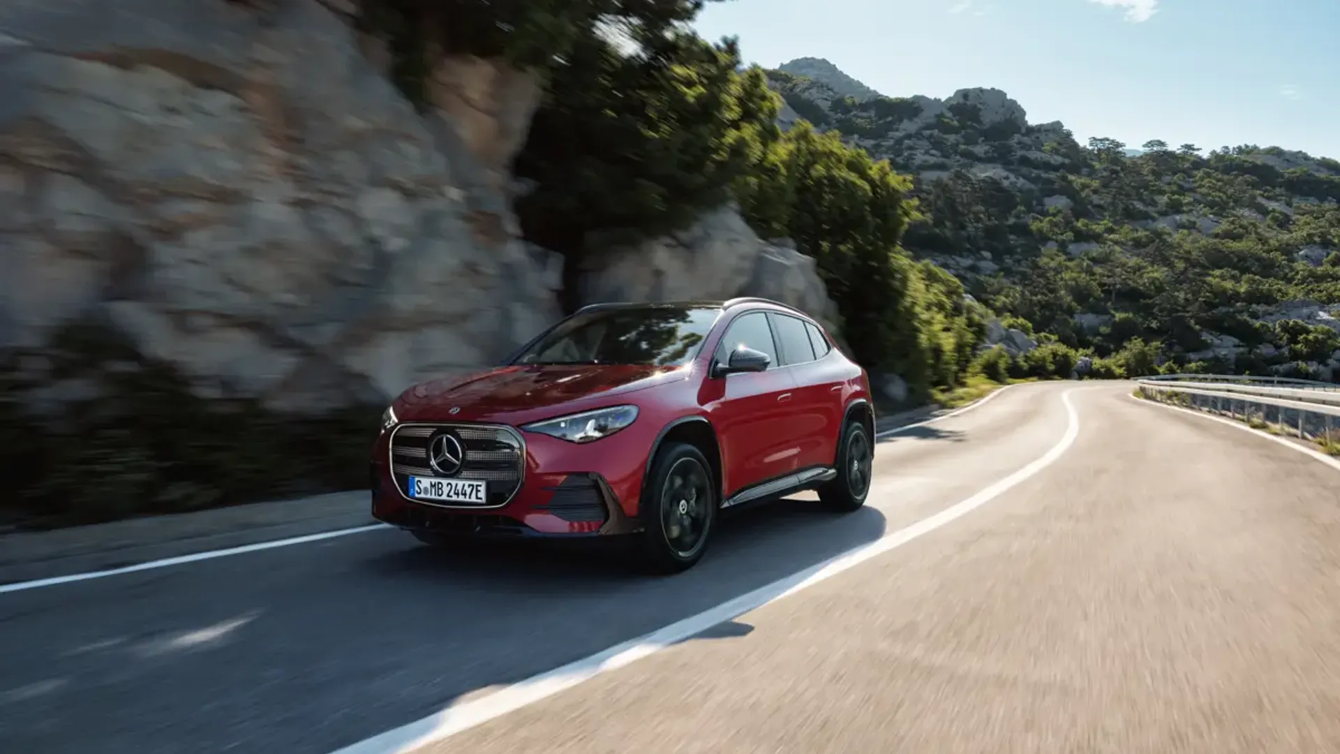 Elettronauti - Mercedes-Benz GLA 200 - Argento - Esterno - Vista anteriore a tre quarti