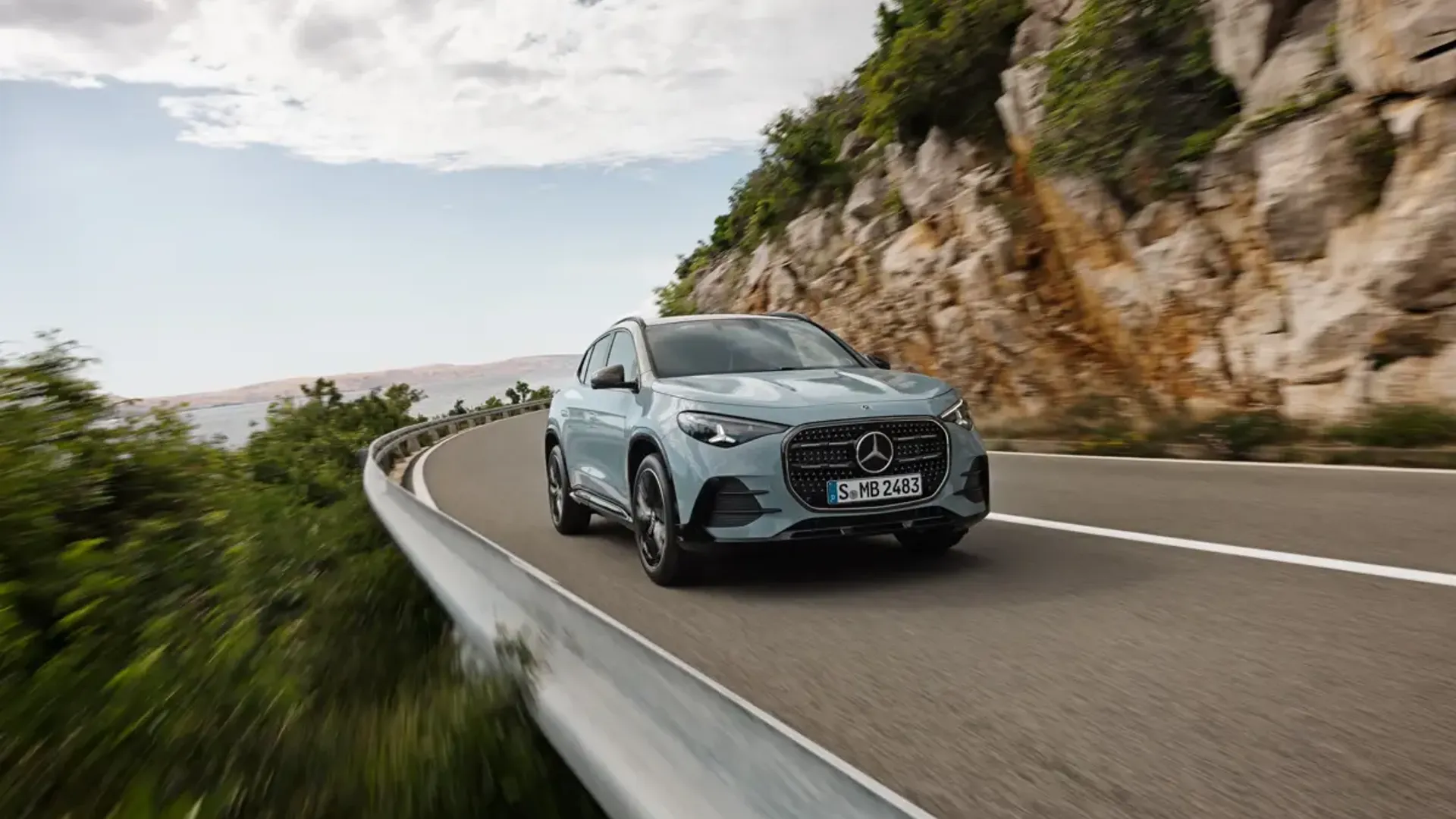 Elettronauti - Mercedes-Benz GLA 200 - Argento - Esterno - Vista anteriore a tre quarti