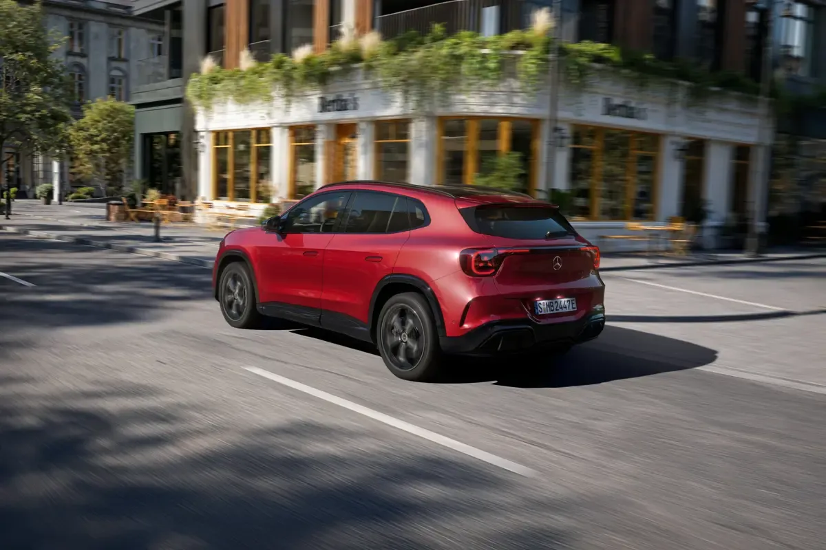 Elettronauti - Mercedes-Benz GLA 200 - Bianco - Esterno - Vista anteriore a tre quarti
