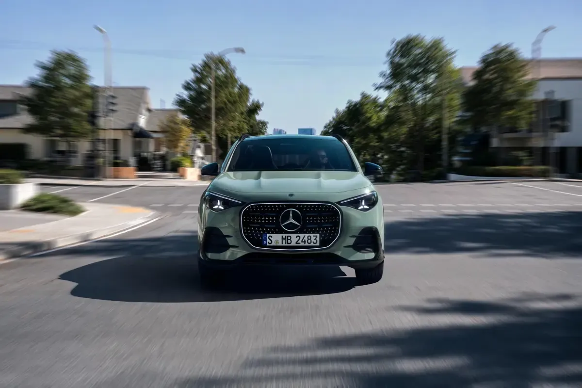 Elettronauti - Mercedes-Benz GLA 200 - Bianco - Esterno - Vista anteriore a tre quarti
