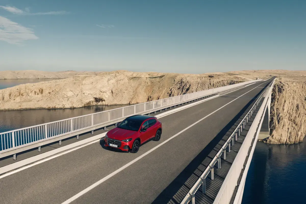 Elettronauti - Mercedes-Benz GLA 200 - Bianco - Esterno - Vista anteriore a tre quarti