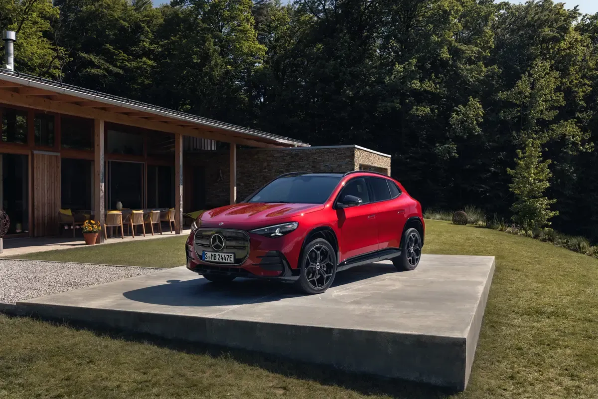 Elettronauti - Mercedes-Benz GLA 200 - Bianco - Esterno - Vista anteriore a tre quarti