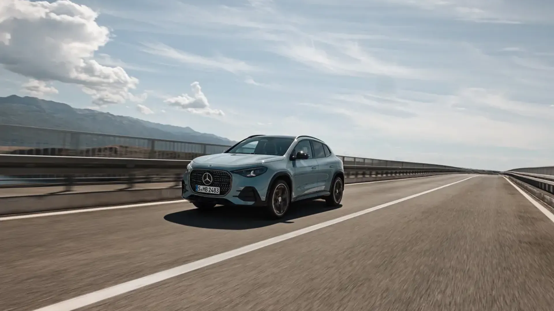 Elettronauti - Mercedes-Benz GLA 200 - Bianco - Esterno - Vista anteriore a tre quarti