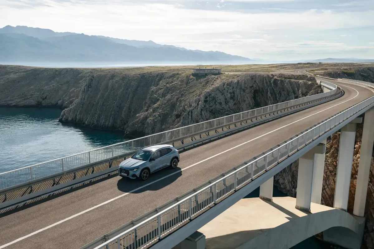 Elettronauti - Mercedes-Benz GLA 200 - Bianco - Esterno - Vista anteriore a tre quarti