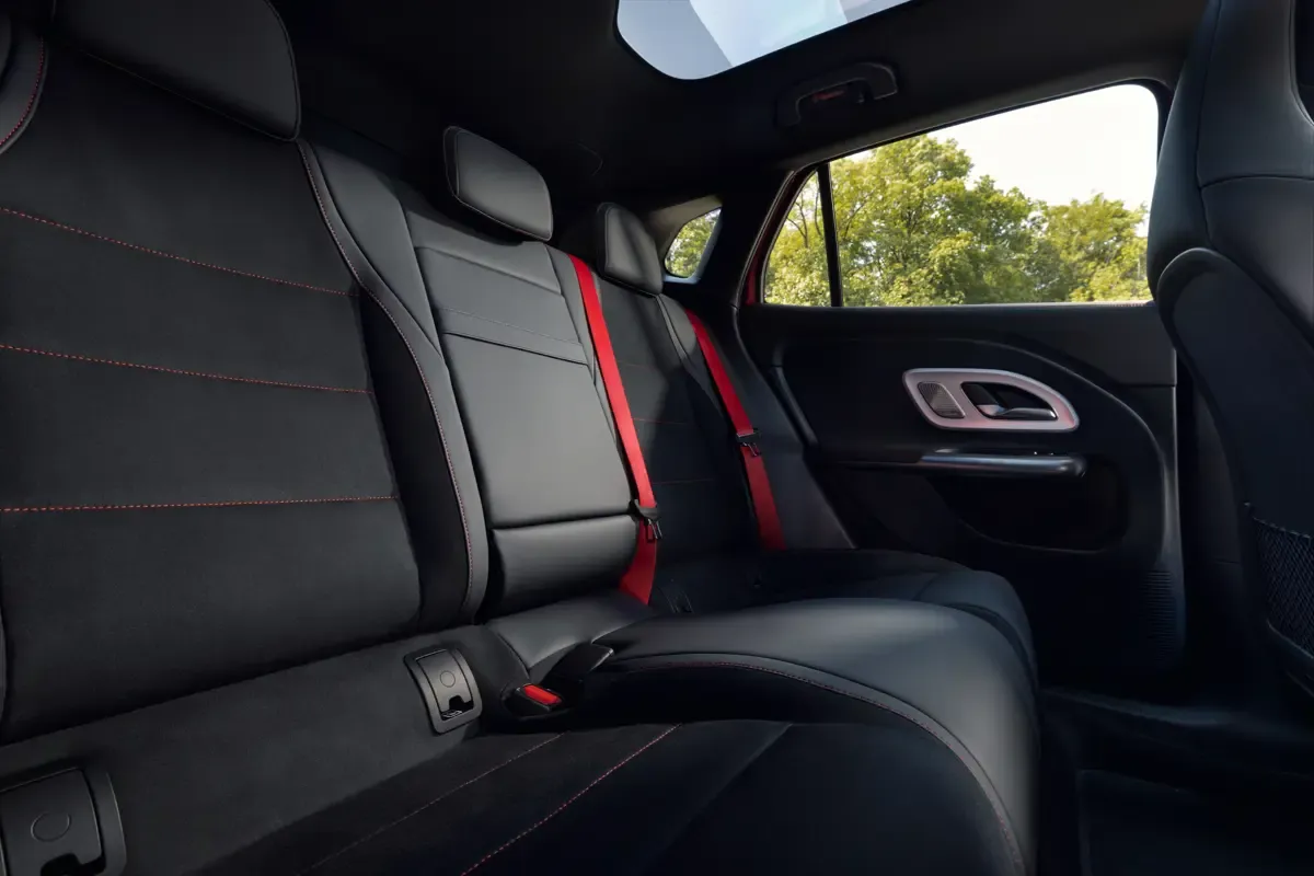 Elettronauti - Mercedes-Benz GLA 200 - Nero - Sedili - Sedili posteriori