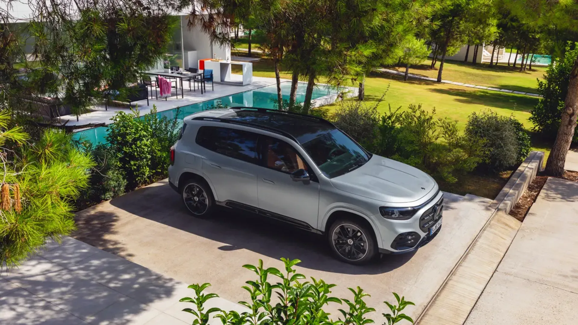 Elettronauti - Mercedes-Benz GLB 250+ - Blu - Esterno - Vista anteriore a tre quarti