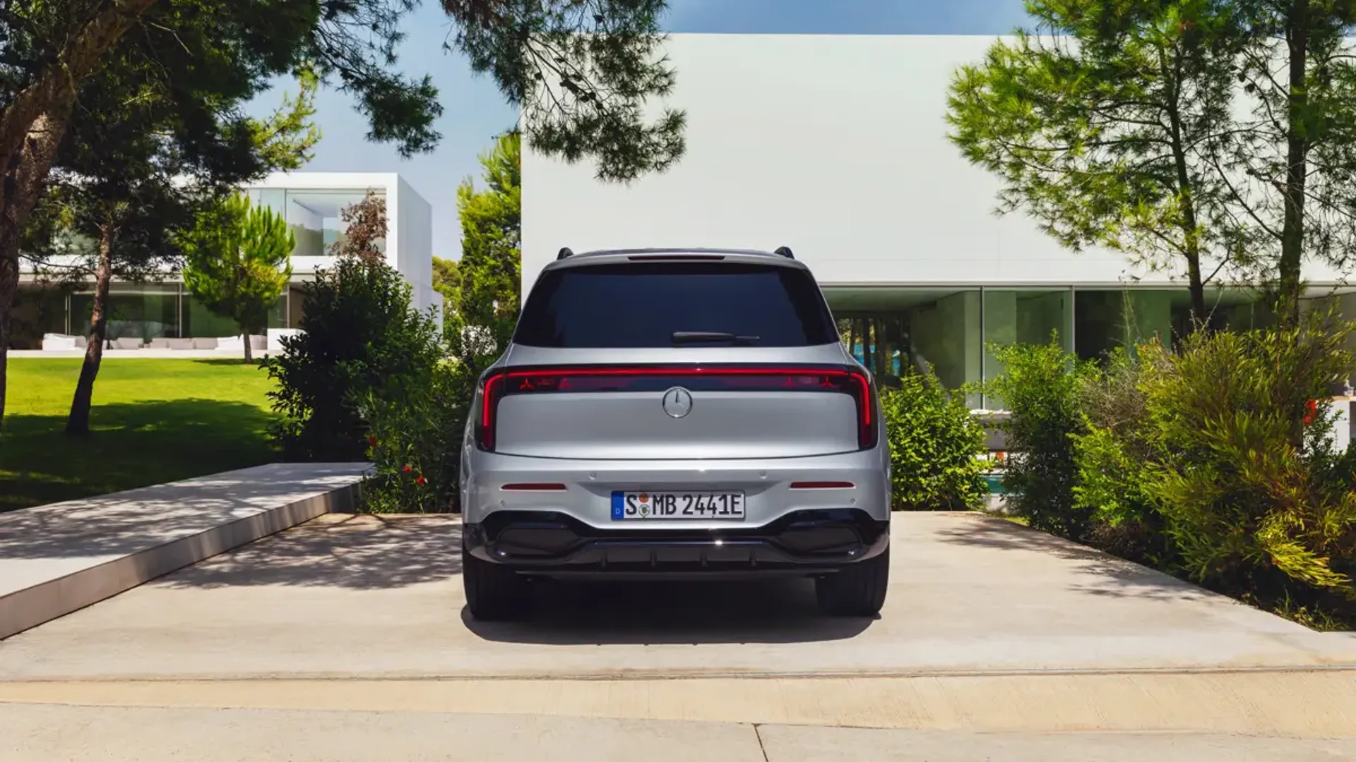 Elettronauti - Mercedes-Benz GLB 250+ - Grigio - Esterno - Vista anteriore a tre quarti