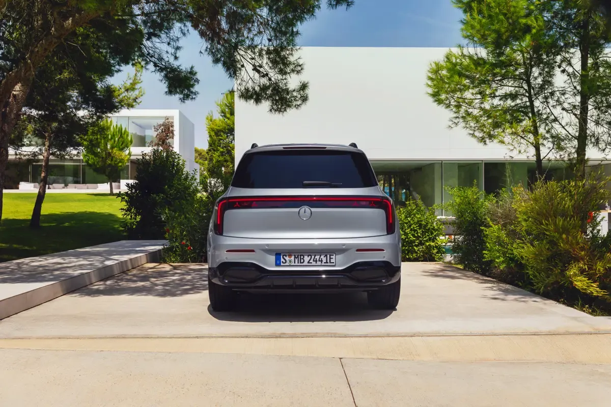 Elettronauti - Mercedes-Benz GLB 250+ - Grigio - Esterno - Vista anteriore a tre quarti