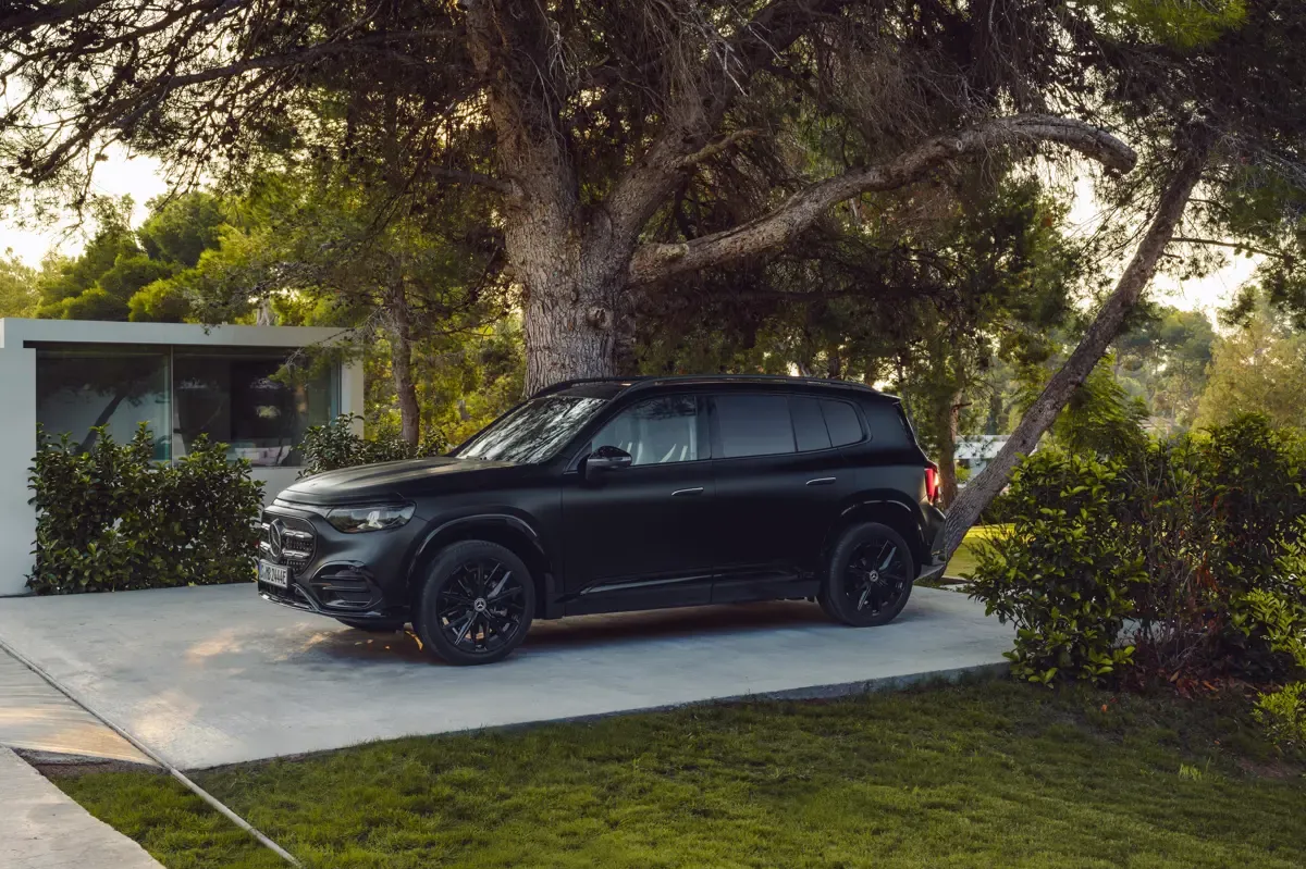 Elettronauti - Mercedes-Benz GLB 250+ - Grigio - Esterno - Vista anteriore a tre quarti