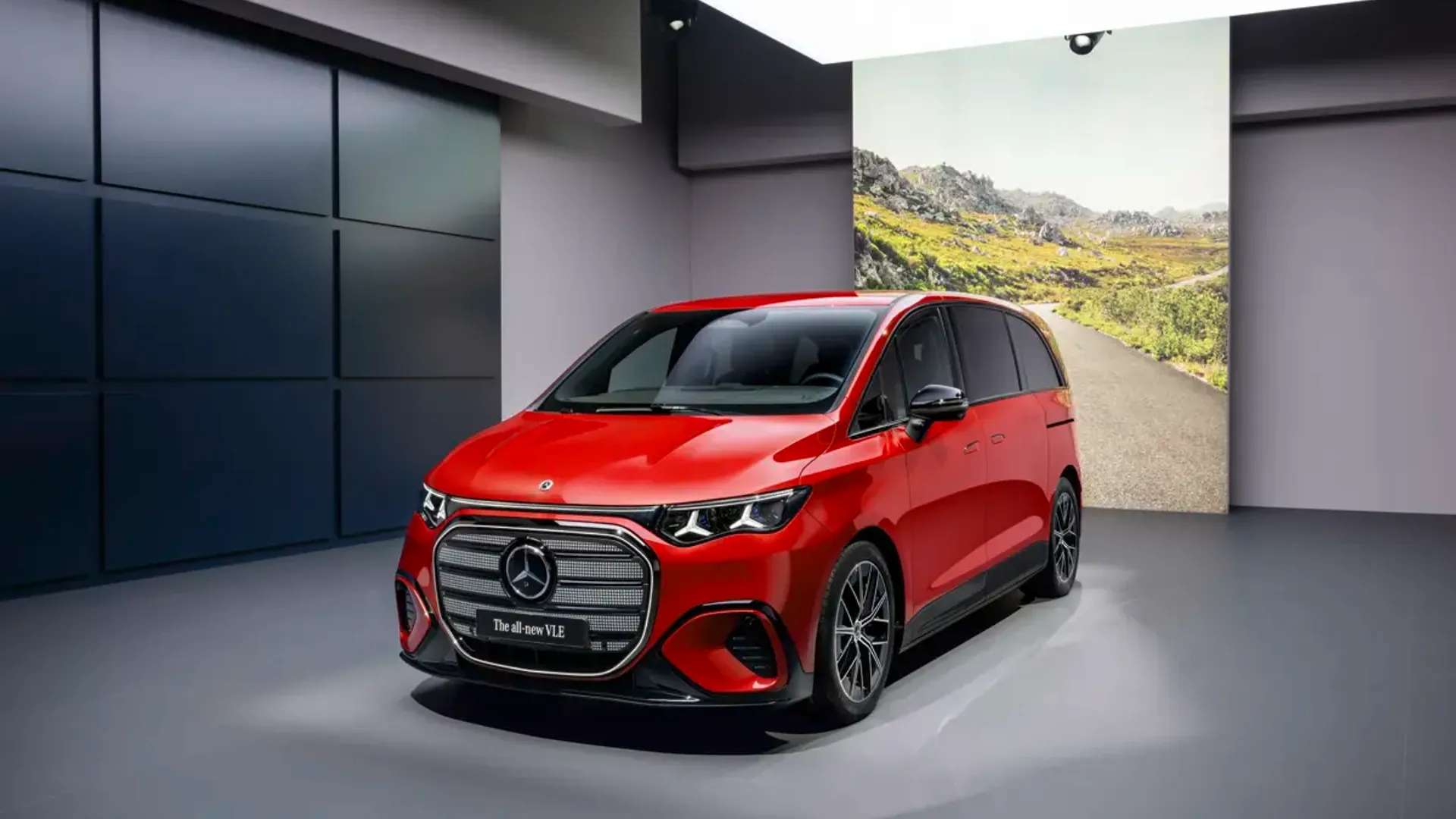 Elettronauti - Mercedes-Benz VLE 300 - Nero - Esterno - Vista anteriore a tre quarti