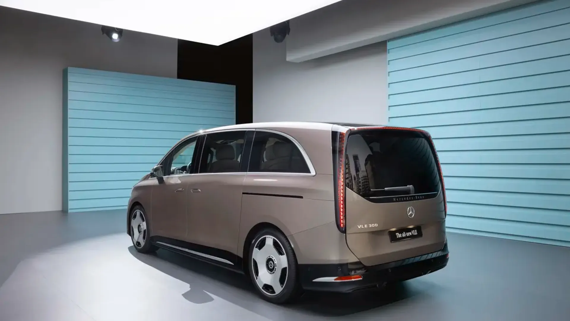 Elettronauti - Mercedes-Benz VLE 300 - Nero - Esterno - Vista anteriore a tre quarti