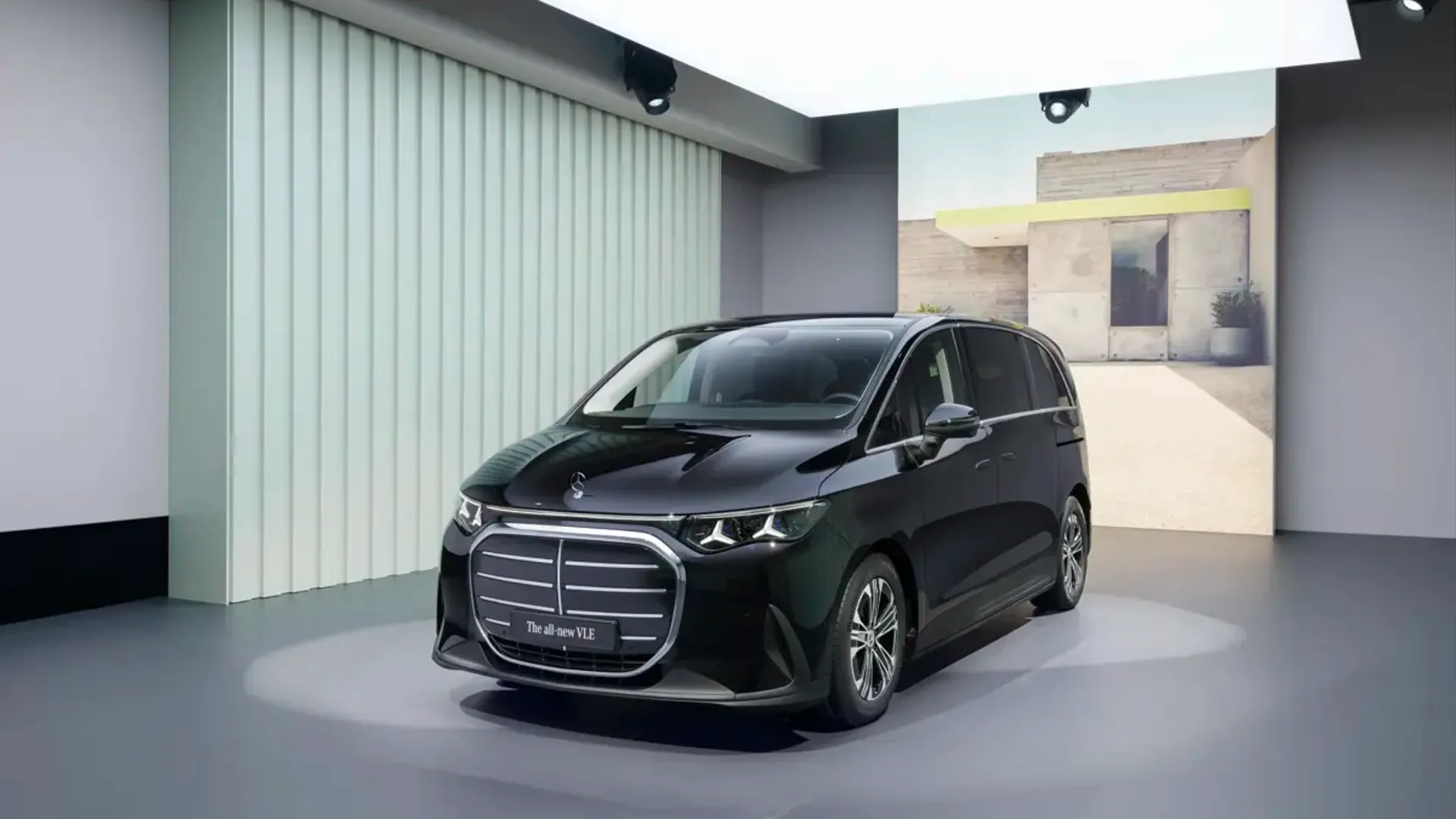 Elettronauti - Mercedes-Benz VLE 300 - Dark Blue - Esterno - Vista anteriore a tre quarti