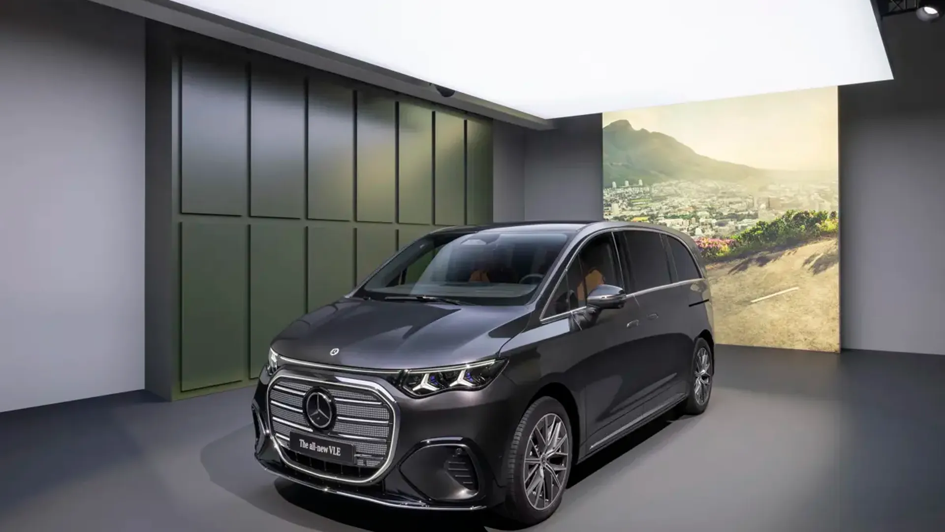 Elettronauti - Mercedes-Benz VLE 300 - Dark Blue - Esterno - Vista anteriore a tre quarti