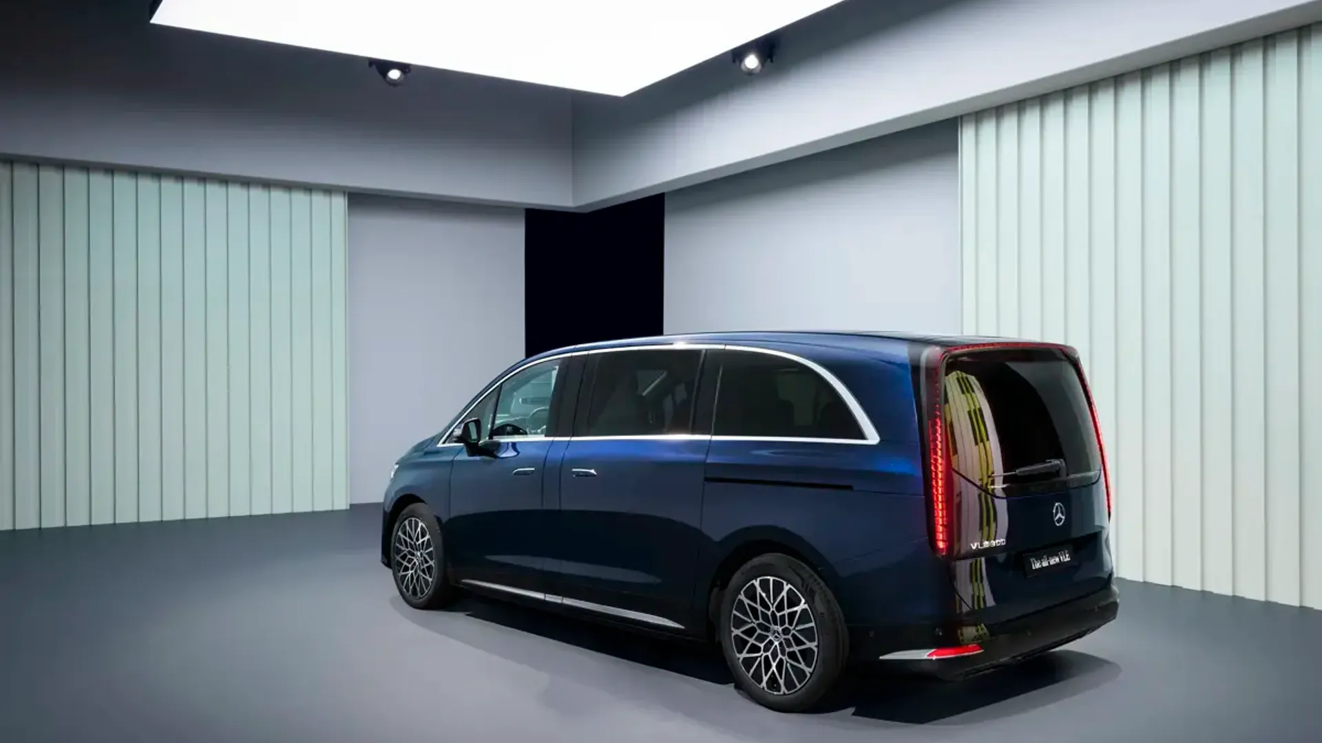 Elettronauti - Mercedes-Benz VLE 300 - Argento - Esterno - Vista anteriore a tre quarti