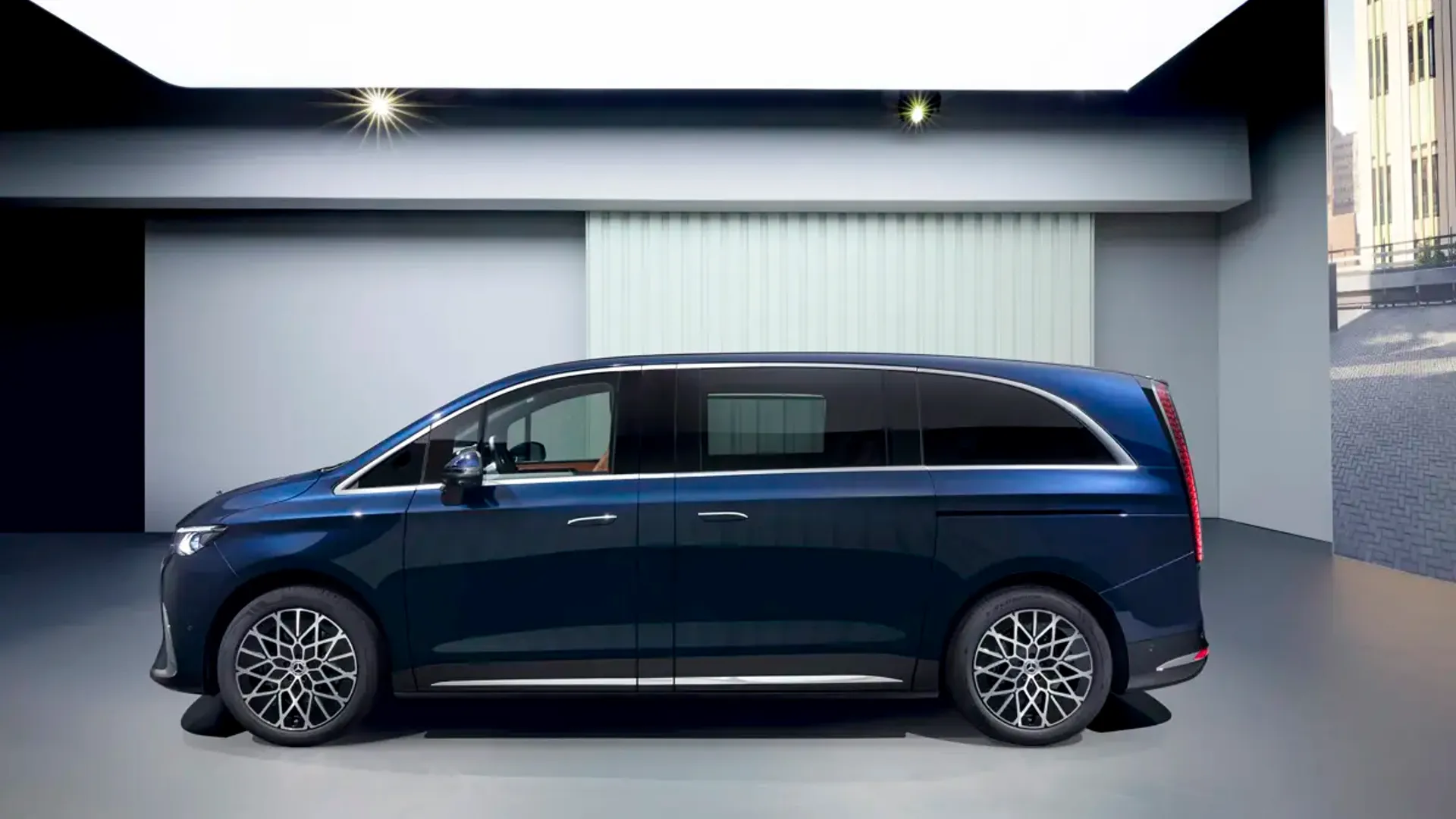 Elettronauti - Mercedes-Benz VLE 300 - Argento - Esterno - Vista anteriore a tre quarti
