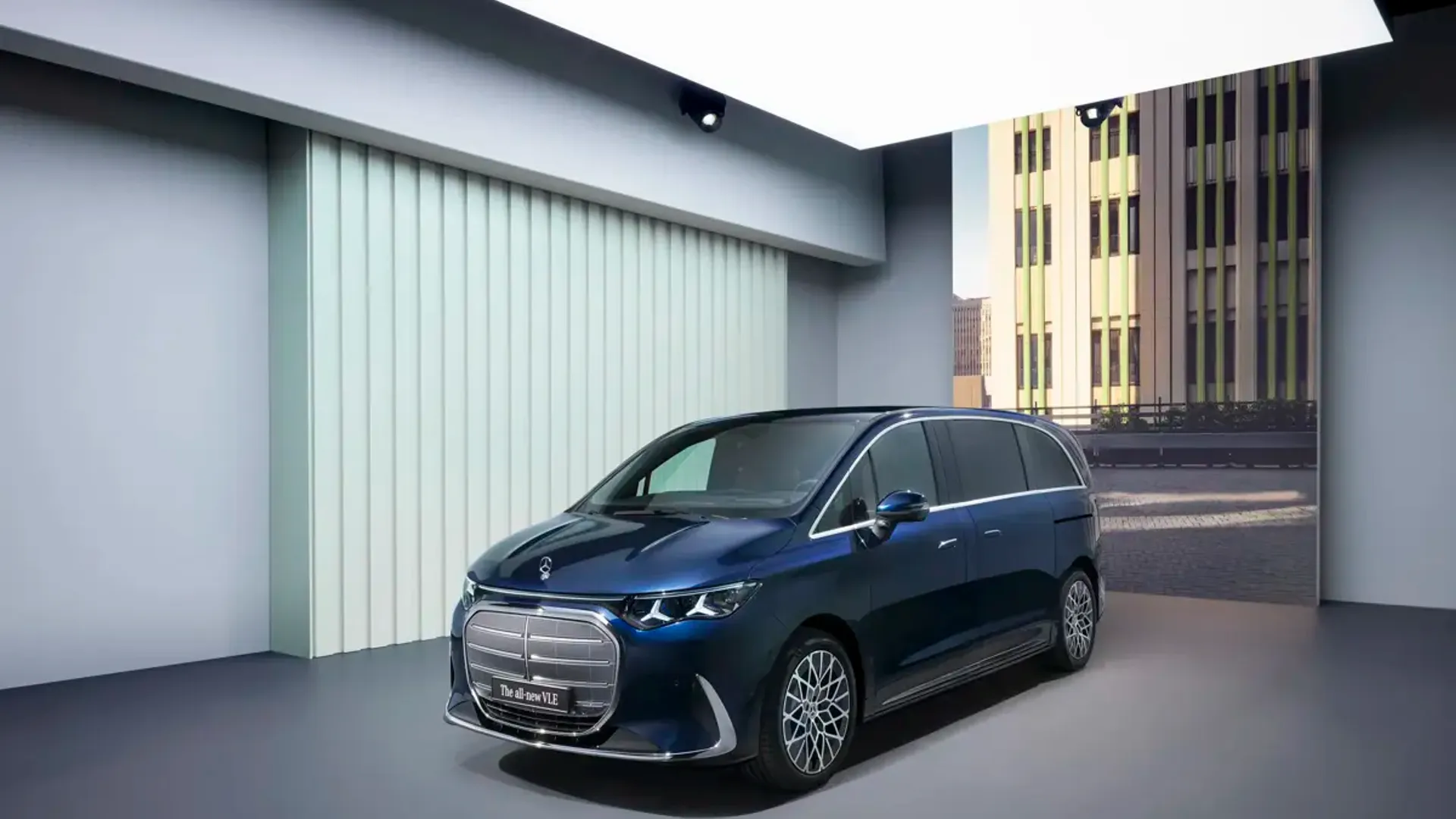 Elettronauti - Mercedes-Benz VLE 300 - Bianco - Esterno - Vista anteriore a tre quarti
