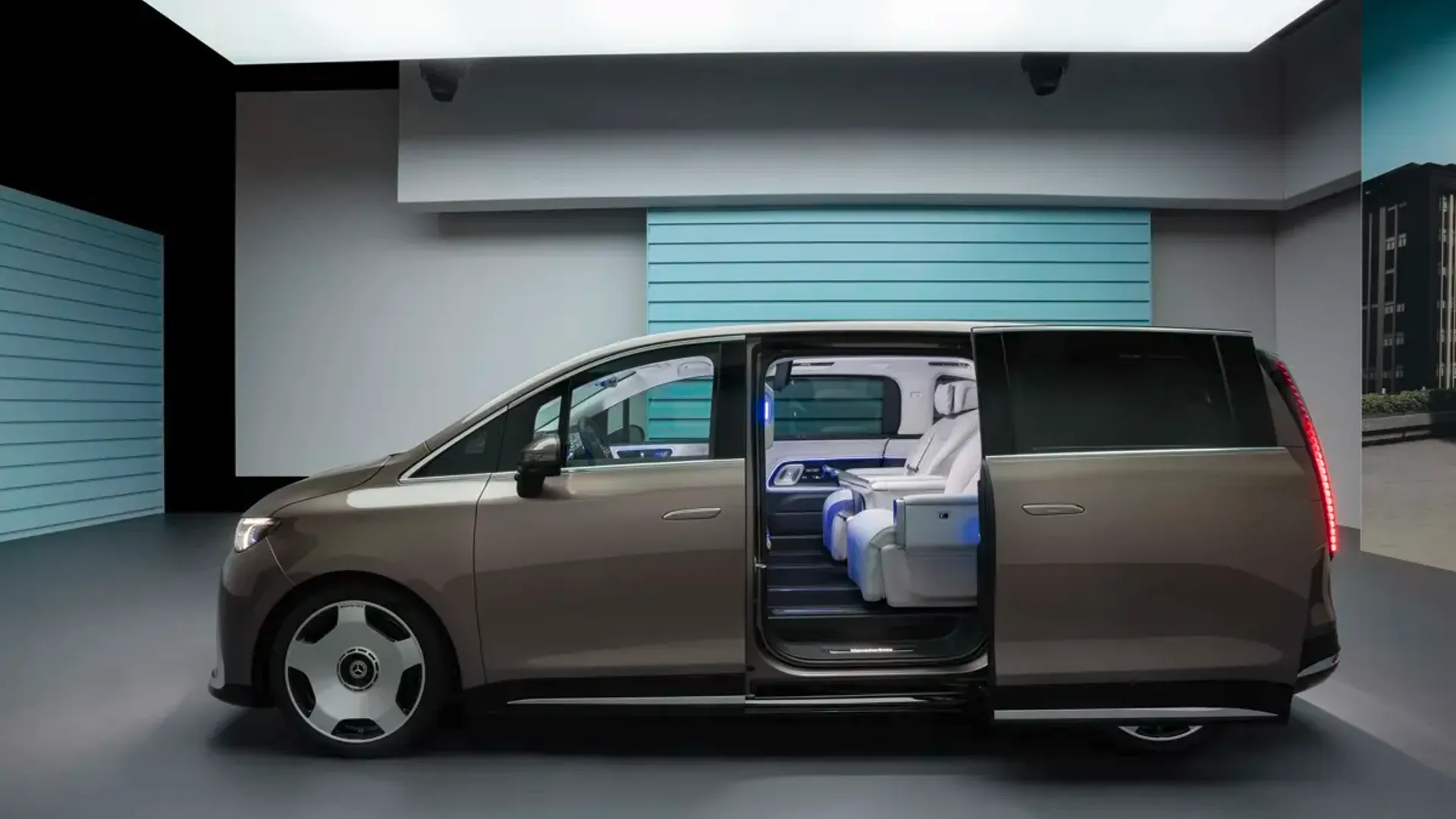 Elettronauti - Mercedes-Benz VLE 300 - Bianco - Esterno - Vista anteriore a tre quarti