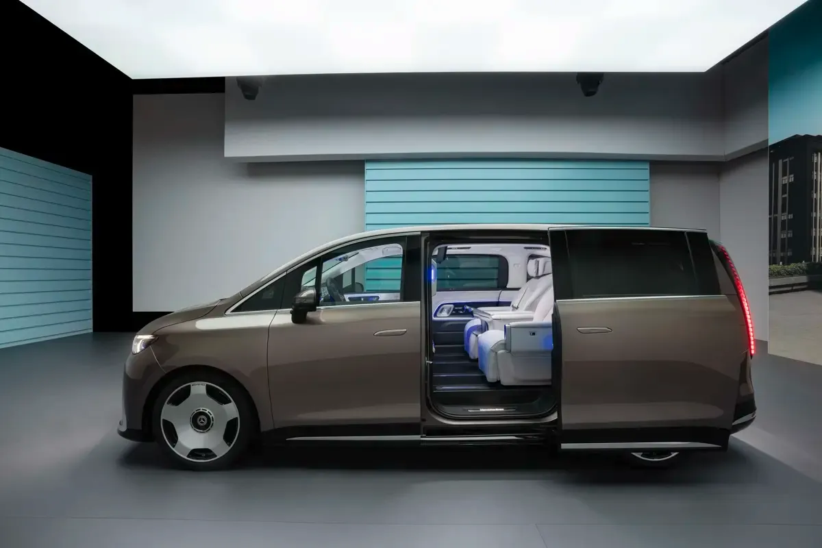 Elettronauti - Mercedes-Benz VLE 300 - Bianco - Esterno - Vista anteriore a tre quarti