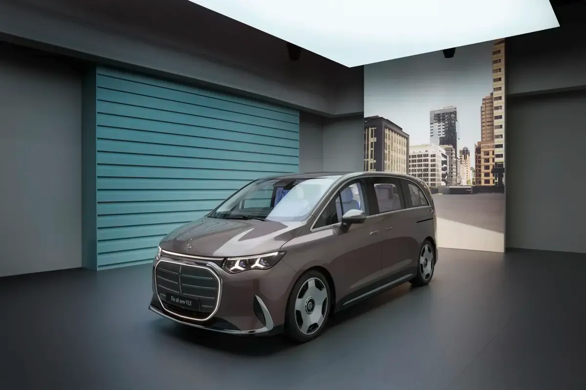 Elettronauti - Mercedes-Benz VLE 300 - Bianco - Esterno - Vista anteriore a tre quarti