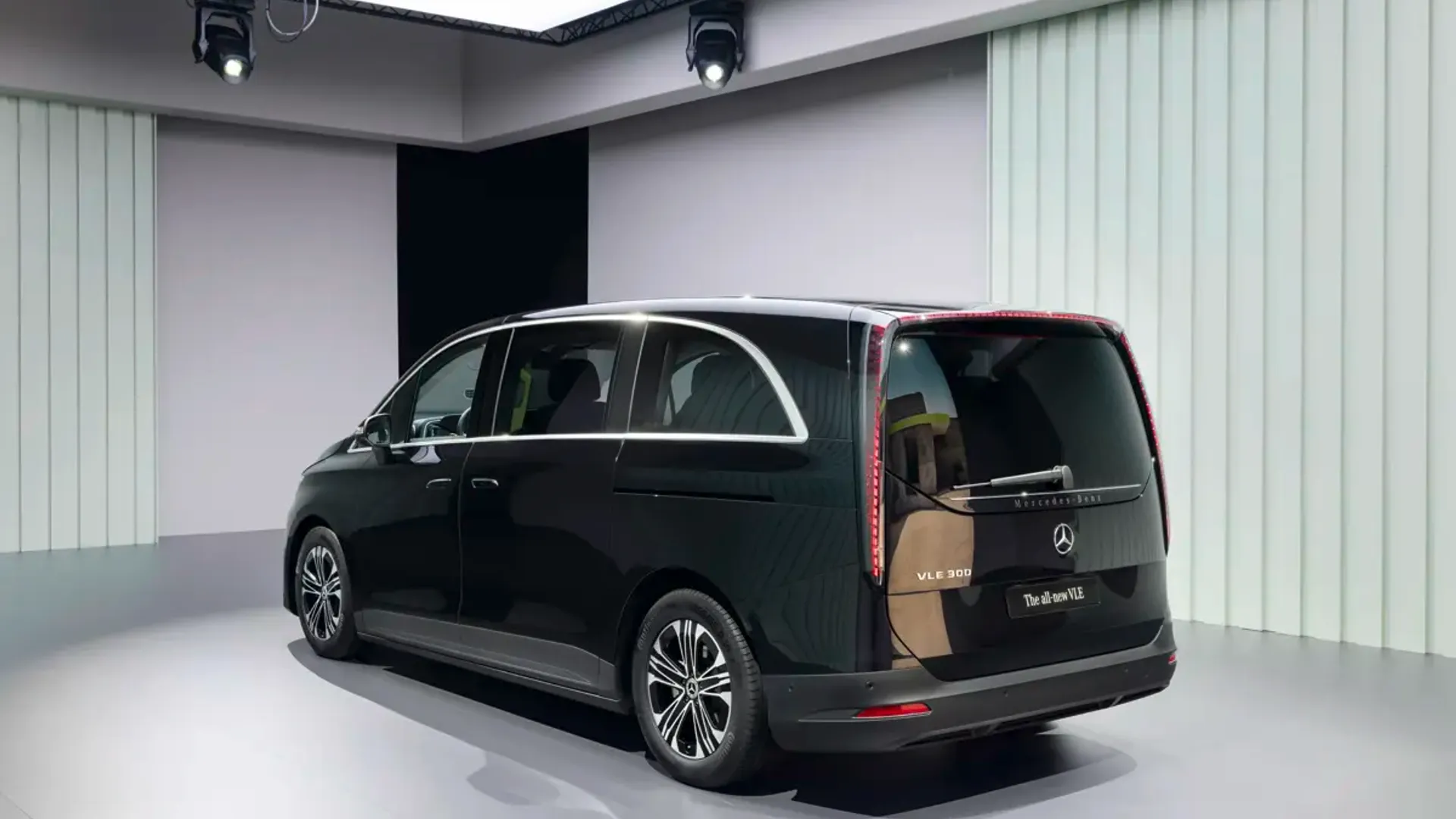 Elettronauti - Mercedes-Benz VLE 300 - Bianco - Esterno - Vista anteriore a tre quarti