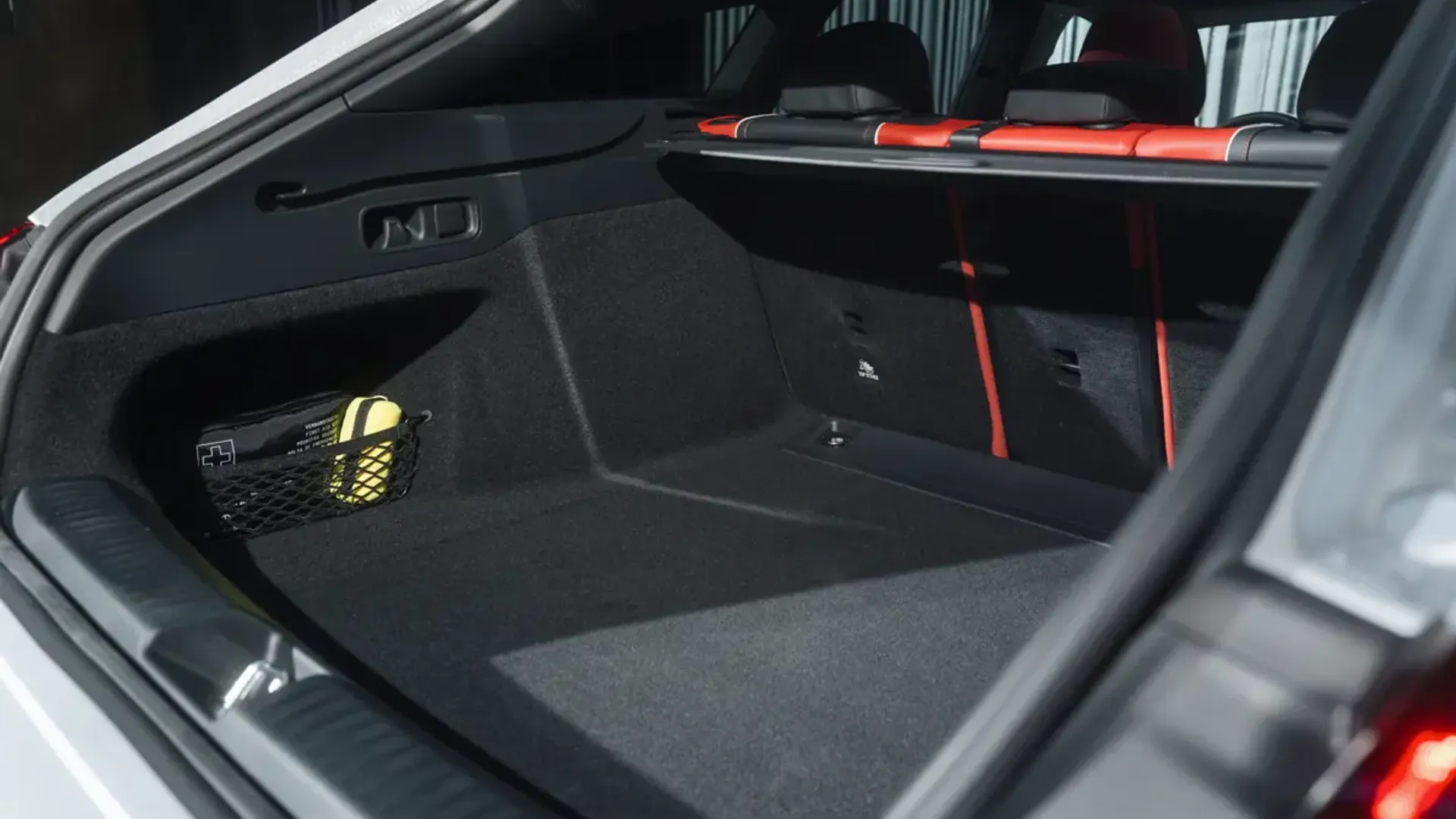 Elettronauti - Mercedes CLA 200 Shooting Brake - Vano di carico - Bagagliaio