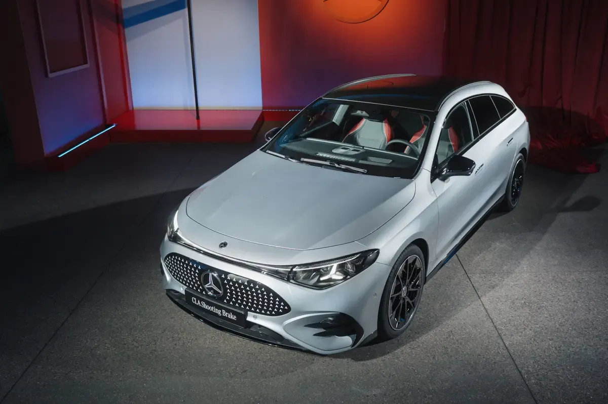 Elettronauti - Mercedes CLA 200 Shooting Brake - Rosso - Esterno - Vista anteriore a tre quarti