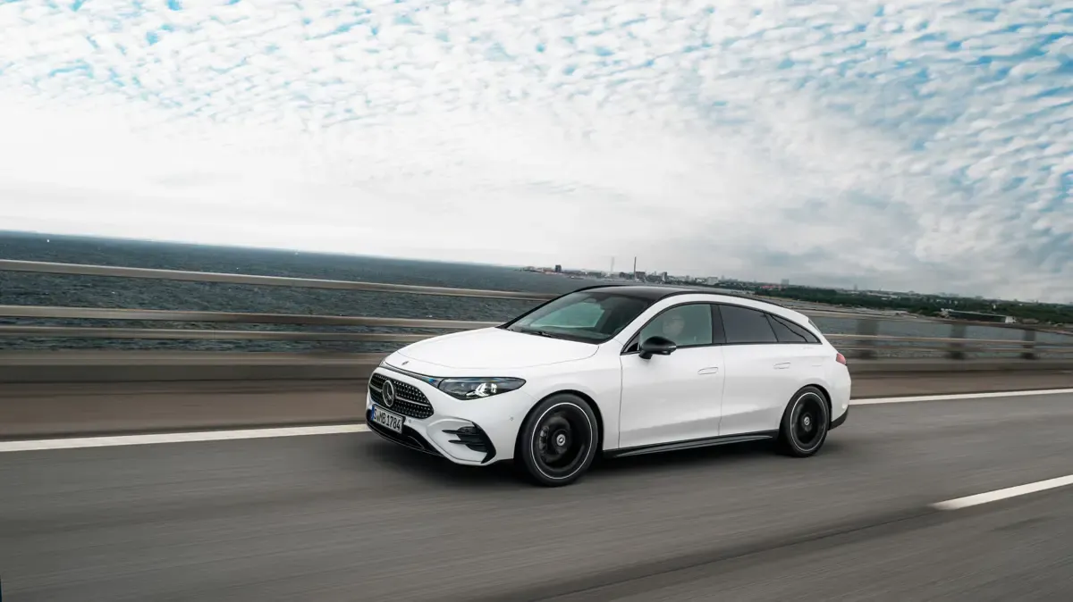 Elettronauti - Mercedes CLA 200 Shooting Brake - Rosso - Esterno - Vista anteriore a tre quarti