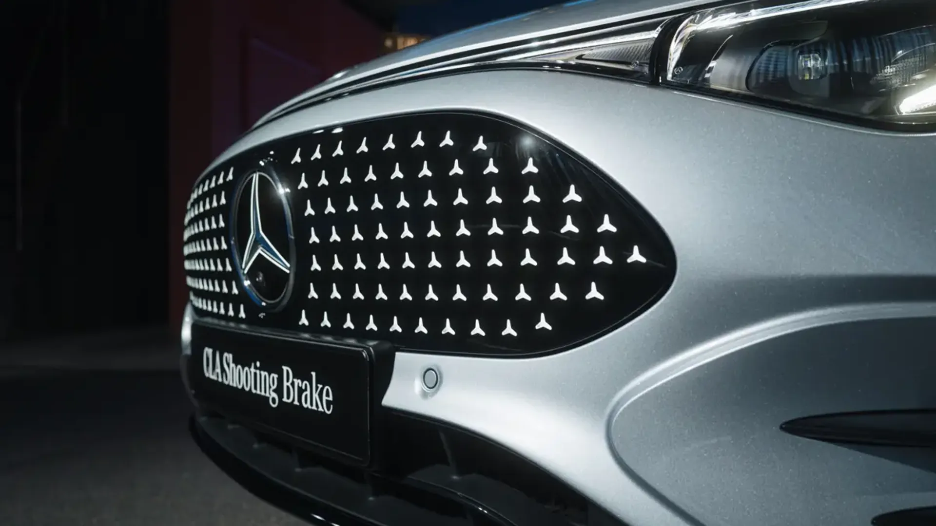 Elettronauti - Mercedes CLA 200 Shooting Brake - Rosso - Esterno - Vista anteriore a tre quarti