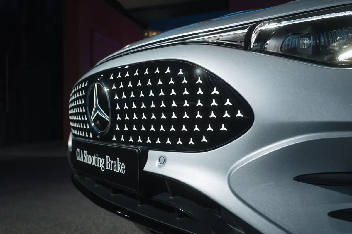 Elettronauti - Mercedes CLA 200 Shooting Brake - Rosso - Esterno - Vista anteriore a tre quarti