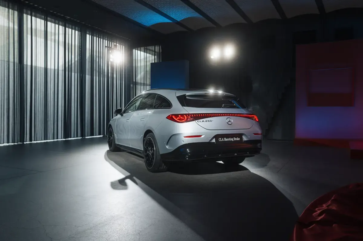 Elettronauti - Mercedes CLA 200 Shooting Brake - Argento - Esterno - Vista anteriore a tre quarti