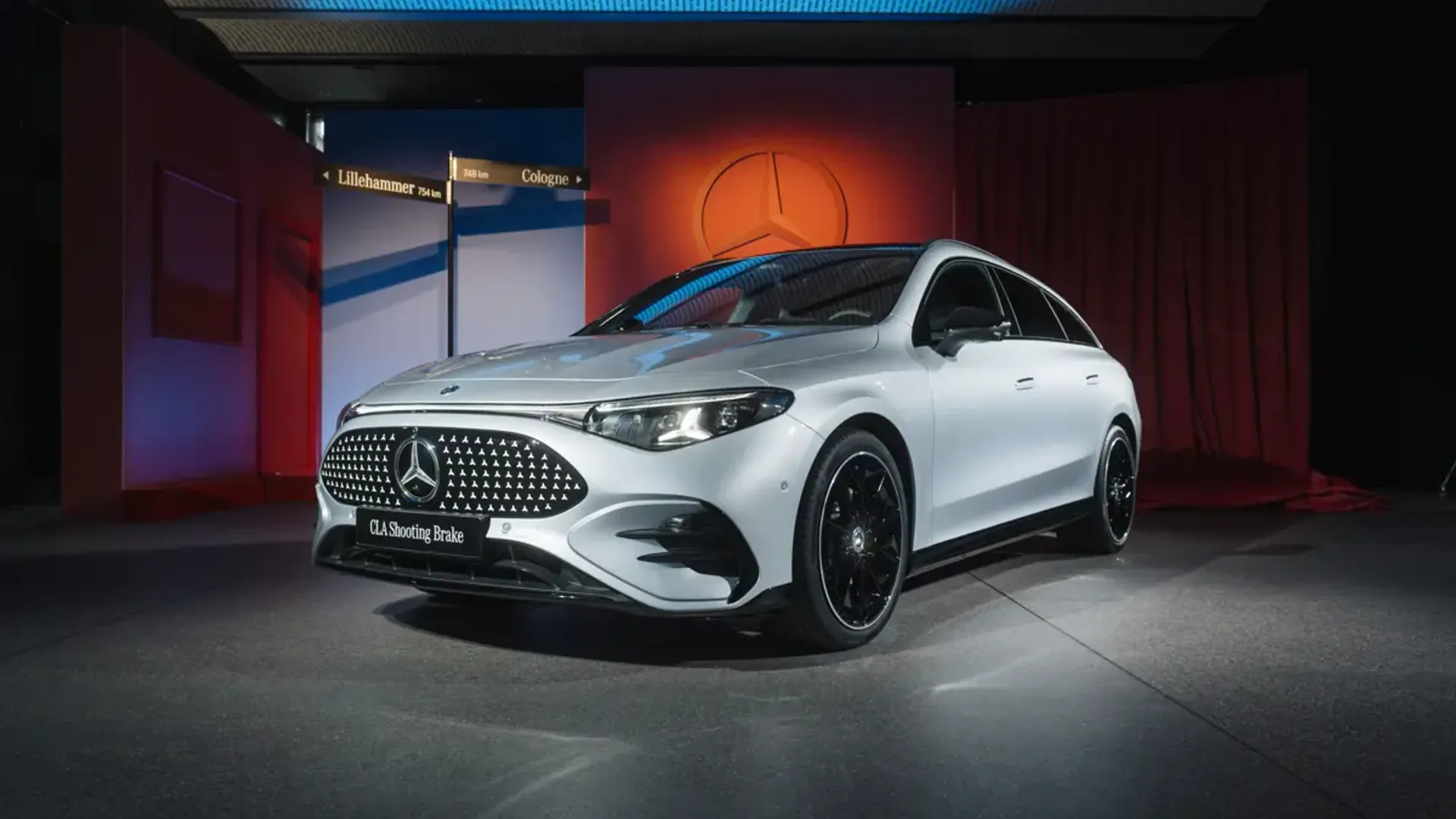 Elettronauti - Mercedes CLA 200 Shooting Brake - Argento - Esterno - Vista anteriore a tre quarti