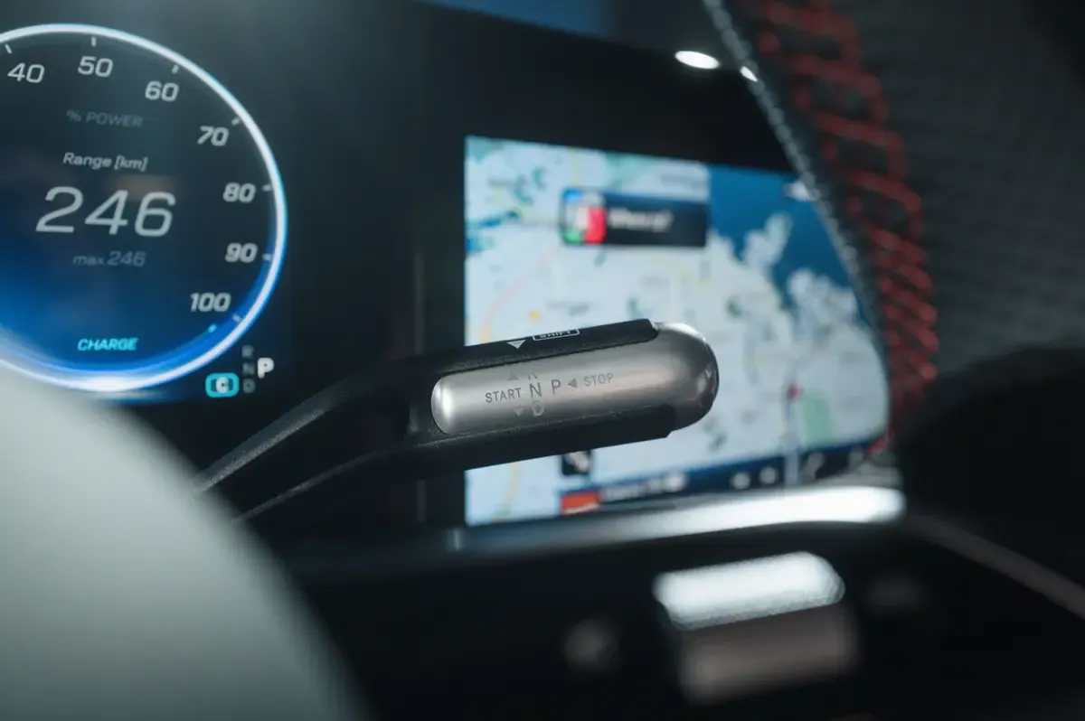Elettronauti - Mercedes CLA 200 Shooting Brake - Argento - Esterno - Vista anteriore a tre quarti
