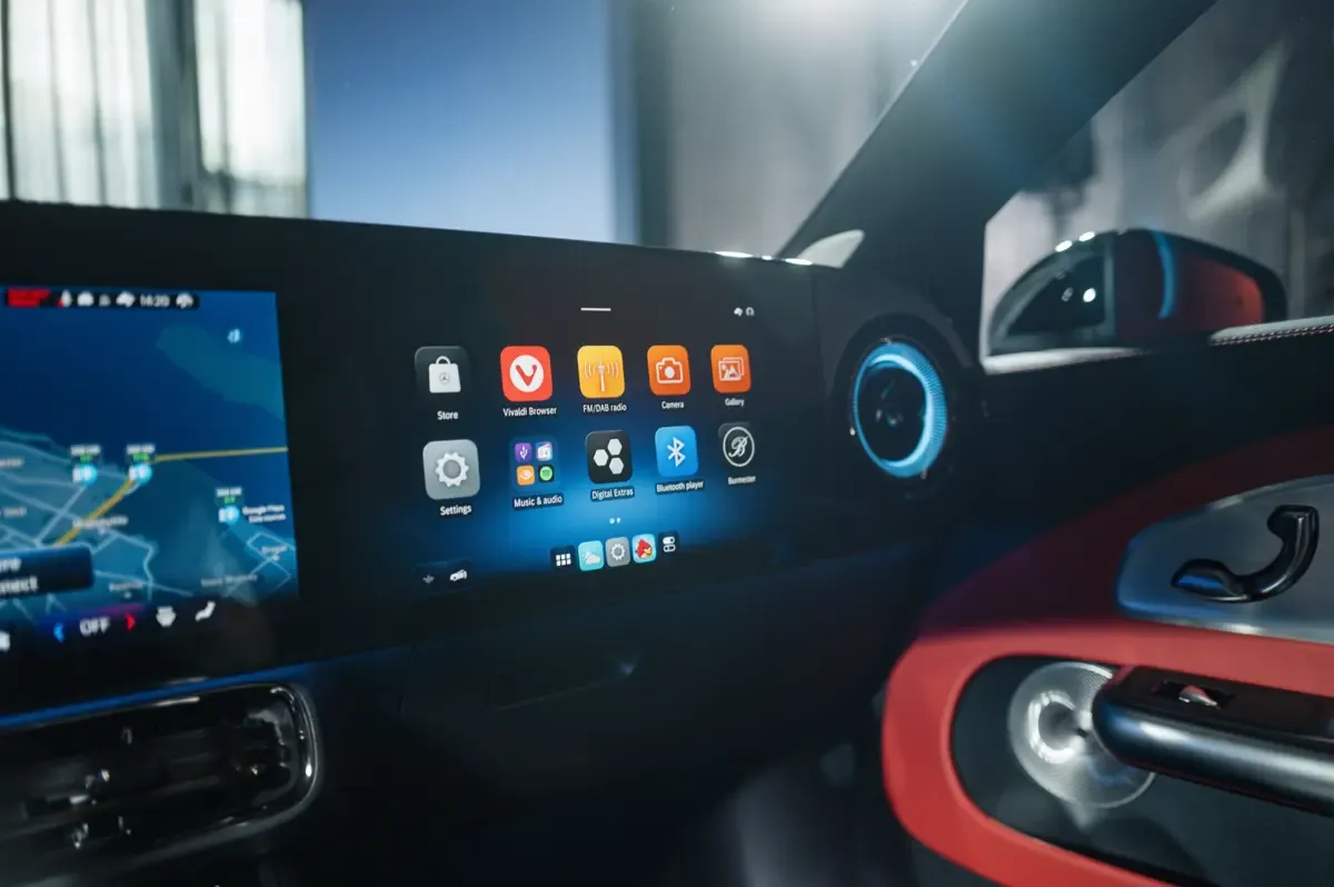 Elettronauti - Mercedes CLA 200 Shooting Brake - Infotainment - Vista della plancia