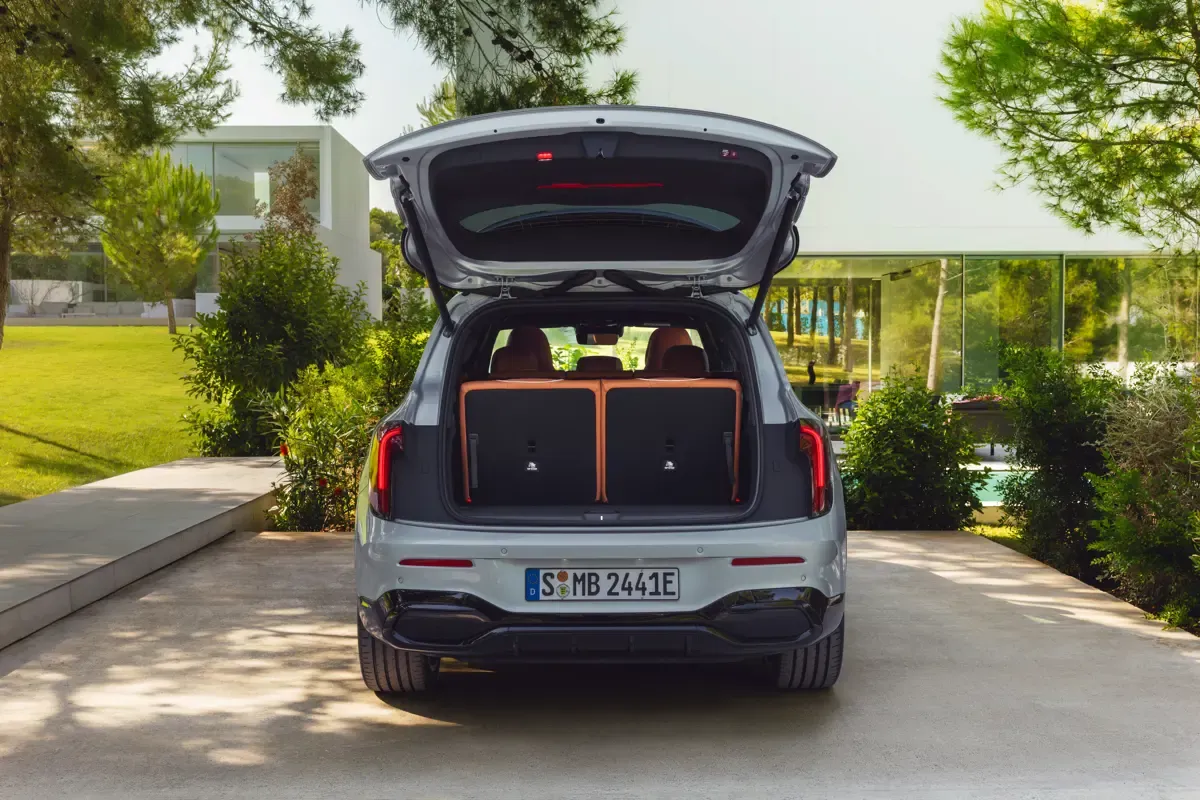 Elettronauti - Mercedes GLB 350 4MATIC - Bianco - Vano di carico - Bagagliaio
