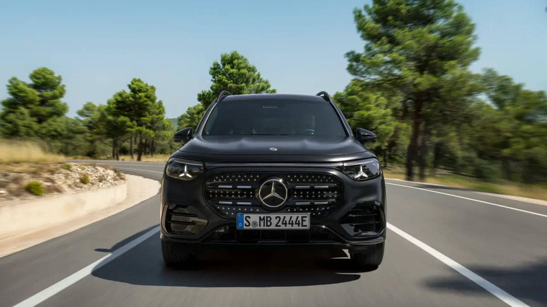 Elettronauti - Mercedes GLB 350 4MATIC - Blu - Esterno - Vista anteriore a tre quarti