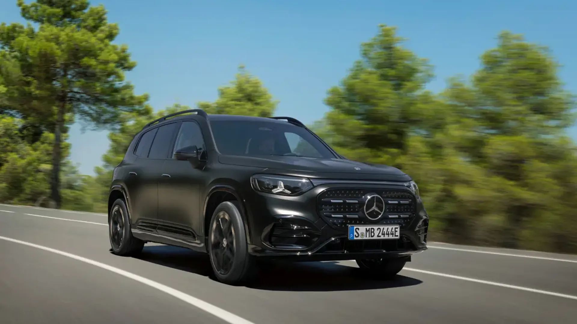 Elettronauti - Mercedes GLB 350 4MATIC - Dark Blue - Esterno - Vista anteriore a tre quarti