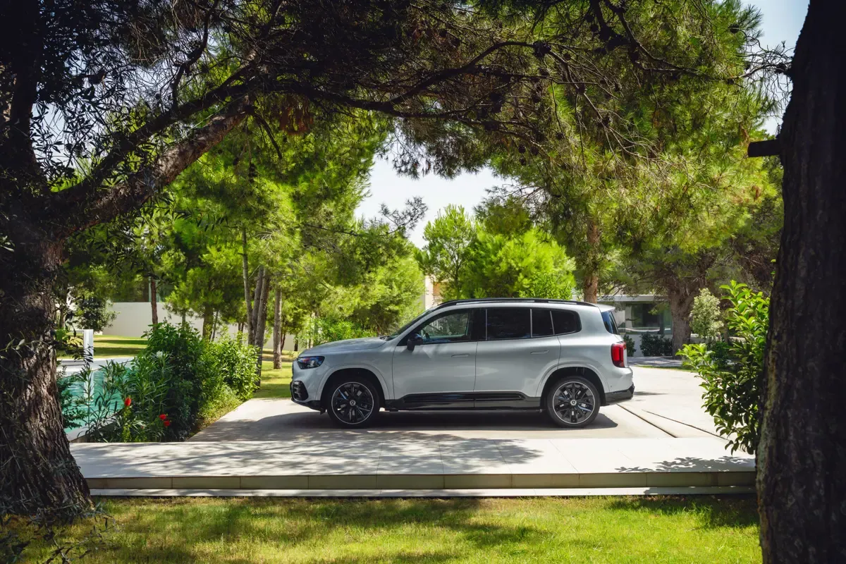 Elettronauti - Mercedes GLB 350 4MATIC - Dark Grey - Esterno - Vista anteriore a tre quarti